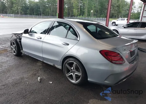 2018 Mercedes-Benz C 300 4Matic z USA, uszkodzony, nr VIN WDDWF4KB6JR403613